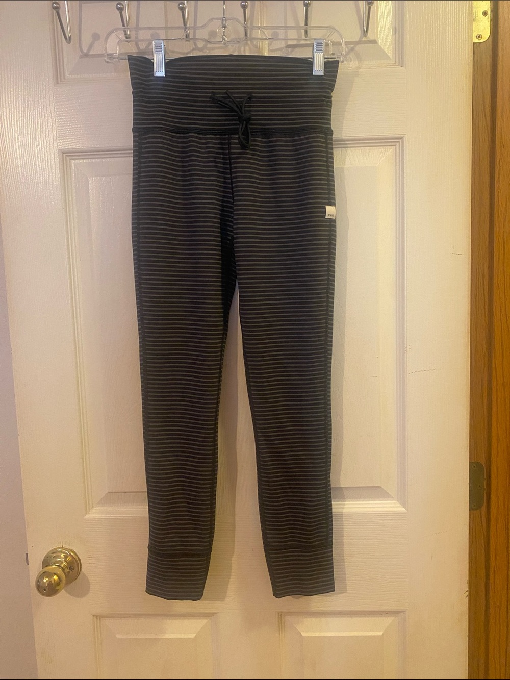 Vuori Black & Gray Striped Small Leggings